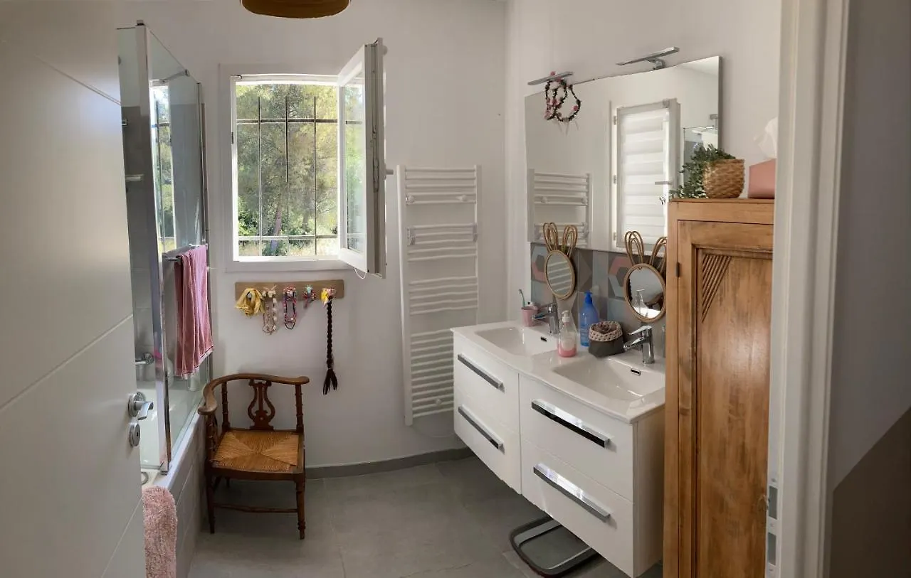 Chambre Dans Maison Avec Piscine La Garde  Alloggio in famiglia La Garde (Var)