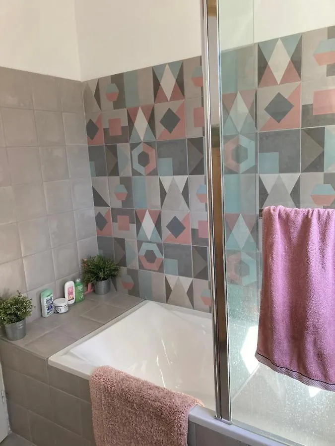 Séjour chez l'habitant Chambre dans maison avec piscine La Garde  France