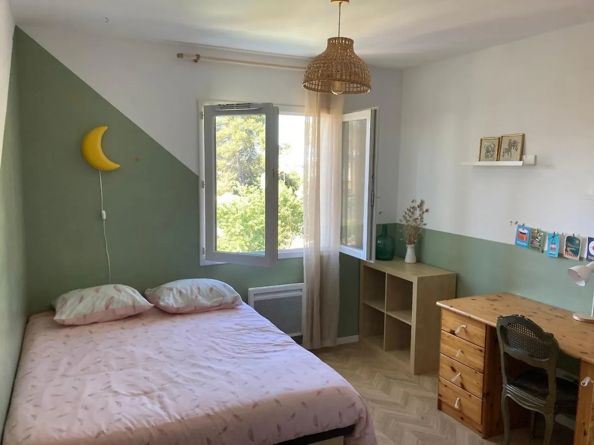 Alloggio in famiglia Chambre Dans Maison Avec Piscine La Garde  Francia